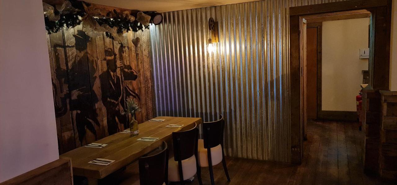 The Waterside Bar, Rooms & Restaurant Swinton  Extérieur photo